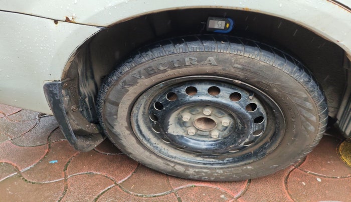 2013 Maruti SX4 VXI CNG, Petrol, Manual, 1,37,060 km, tyre