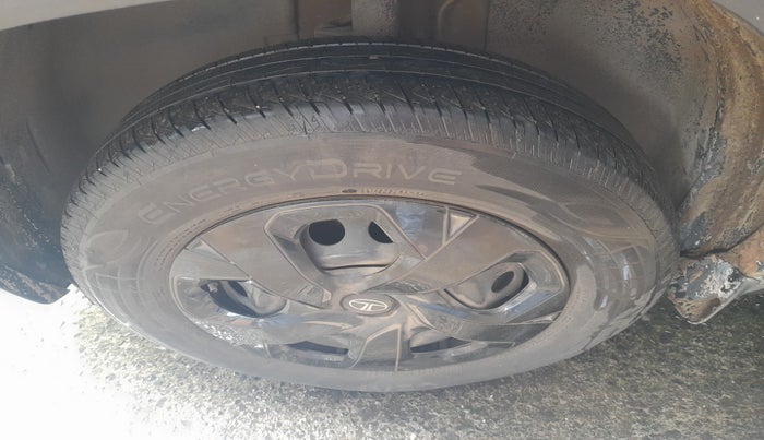 2024 Tata PUNCH ADVENTURE MT CNG , Petrol, Manual, 26,606 km, tyre