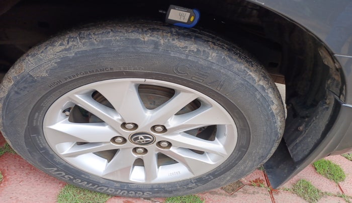 2020 Toyota Innova Crysta 2.4 GX 8 STR, Diesel, Manual, 1,29,769 km, tyre