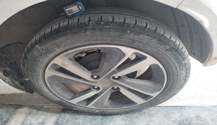 2023 Tata ALTROZ XZ PLUS SUNROOF CNG, Petrol, Manual, 44,881 km, tyre