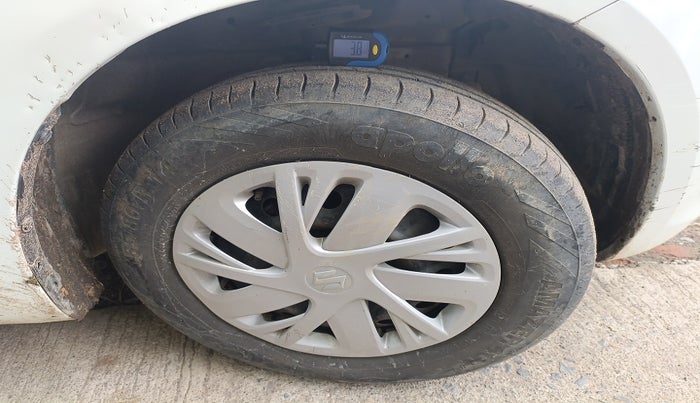 2016 Maruti Swift VXI, Petrol, Manual, 52,757 km, tyre