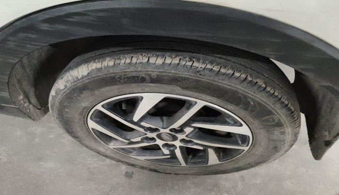 2022 Mahindra XUV300 W8 (O) 1.2 PETROL, Petrol, Manual, 32,367 km, tyre