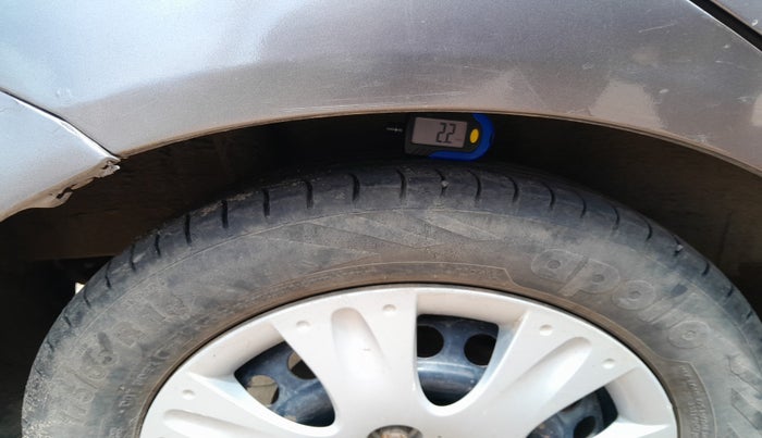 2012 Honda Brio V MT, Petrol, Manual, 1,04,728 km, tyre