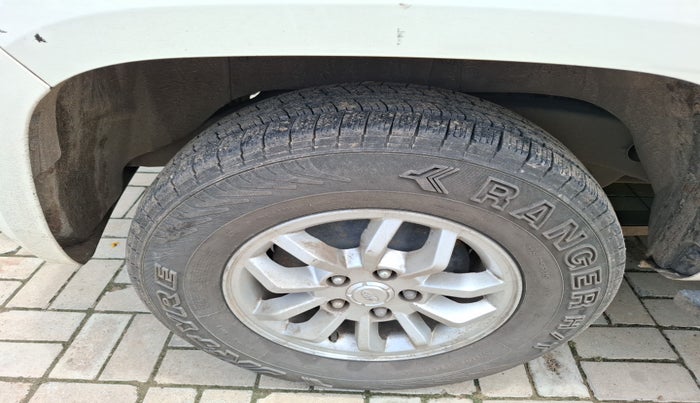 2016 Mahindra TUV300 T8, Diesel, Manual, 1,19,299 km, tyre