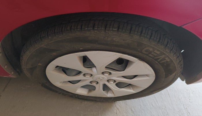 2014 Hyundai Xcent S 1.2, Petrol, Manual, 44,015 km, tyre