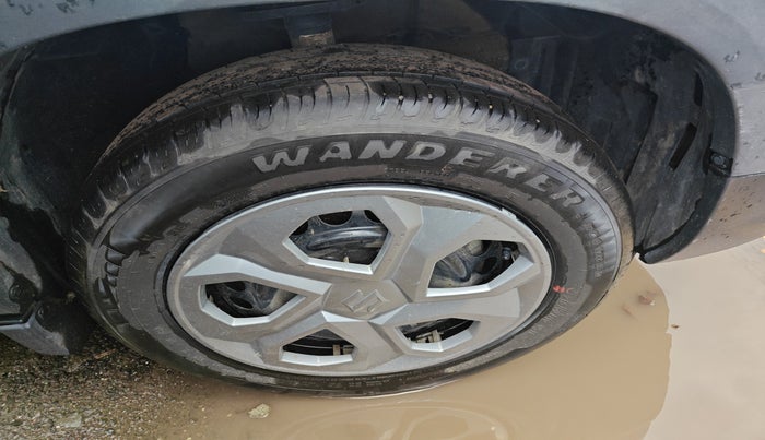 2022 Maruti BREZZA LXI SMART HYBRID, Petrol, Manual, 71,665 km, tyre
