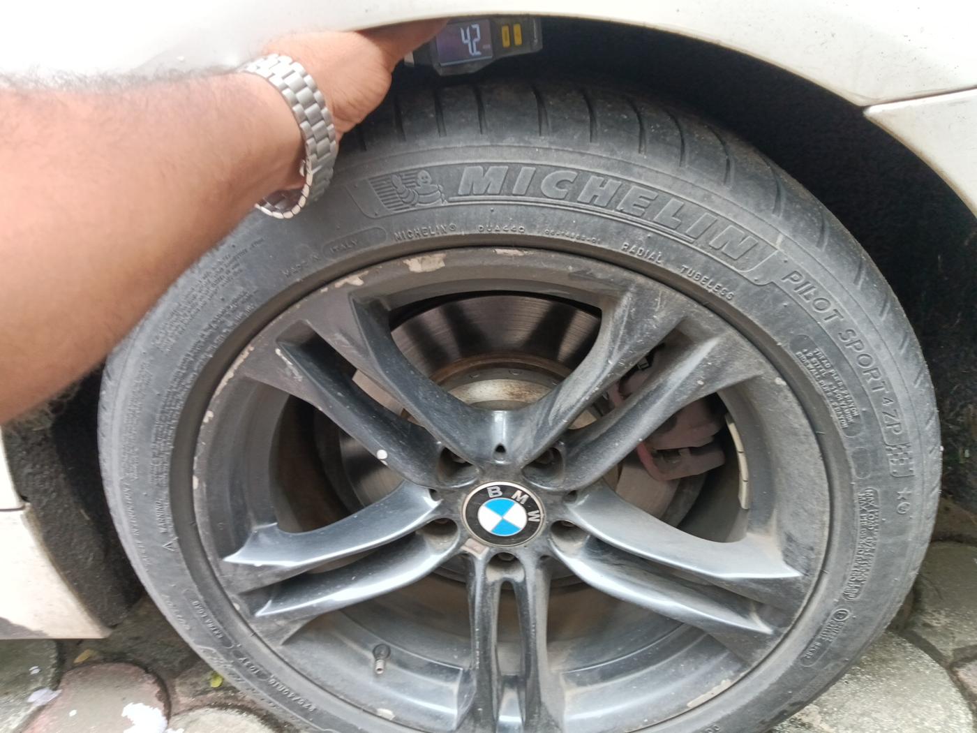 2013 BMW 5 Series 520D 2.0, Diesel, Automatic, 1,35,000 km, tyre