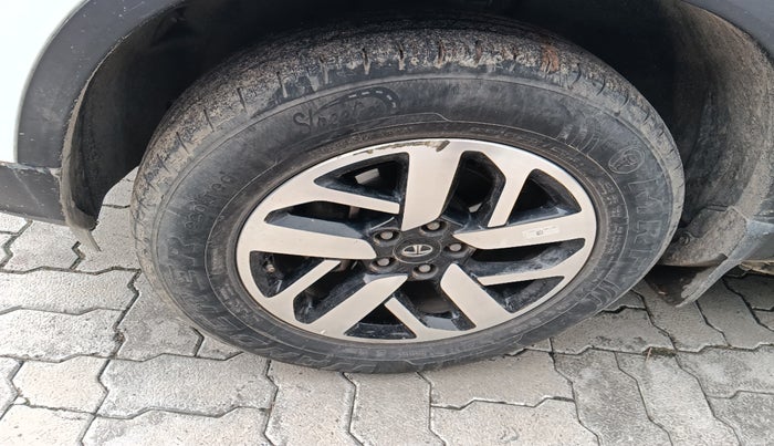 2022 Tata Harrier XZA PLUS 2.0L, Diesel, Automatic, 60,702 km, tyre
