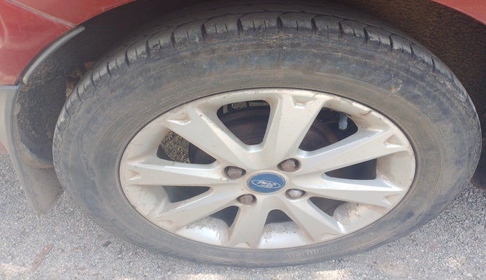 2013 Ford Fiesta TITANIUM+ DIESEL, Diesel, Manual, 1,01,993 km, tyre