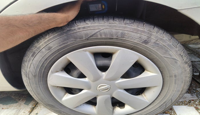 2014 Nissan Sunny XL, Petrol, Manual, 1,85,848 km, tyre