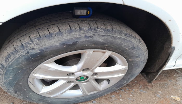 2013 Skoda Laura AMBITION 2.0 TDI CR MT, Diesel, Manual, 94,114 km, tyre
