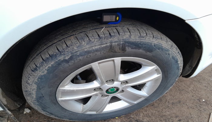 2013 Skoda Laura AMBITION 2.0 TDI CR MT, Diesel, Manual, 94,114 km, tyre