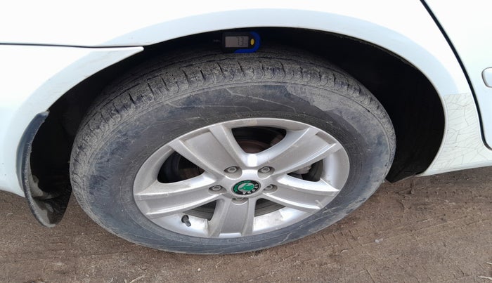 2013 Skoda Laura AMBITION 2.0 TDI CR MT, Diesel, Manual, 94,114 km, tyre