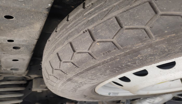 2022 Mahindra XUV700 AX 7 LUXURY P AT 7 STR, Petrol, Automatic, 30,911 km, tyre