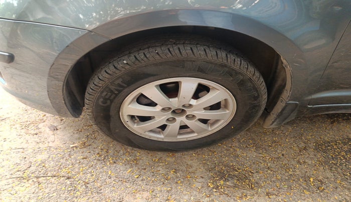 2011 Maruti Swift ZXI, Petrol, Manual, 66,111 km, tyre