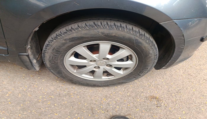 2011 Maruti Swift ZXI, Petrol, Manual, 66,111 km, tyre