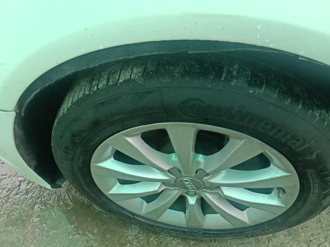 2012 Audi A6 2.0 TDI PREMIUM, Diesel, Automatic, 1,27,400 km, tyre