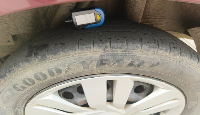 2015 Honda City 1.5L I-VTEC S MT, Petrol, Manual, 1,37,897 km, tyre