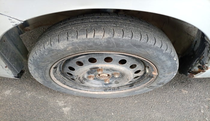 2011 Maruti Wagon R 1.0 VXI, Petrol, Manual, 1,08,043 km, tyre