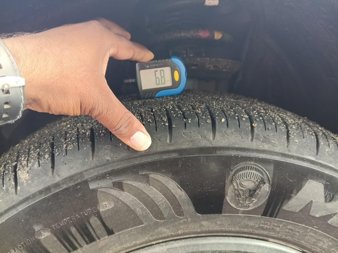 2024 Tata Safari PURE PLUS S DARK EDITION, Diesel, Manual, 24,000 km, tyre