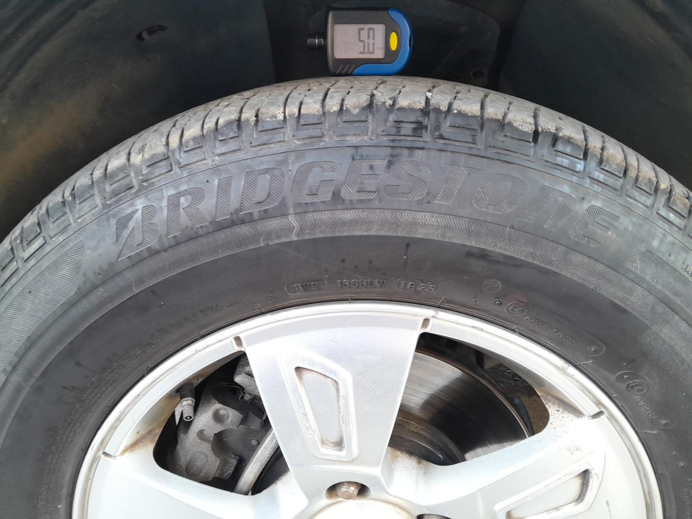 2015 Mahindra XUV500 W8, Diesel, Manual, 1,35,313 km, tyre