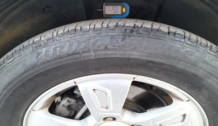 2015 Mahindra XUV500 W8, Diesel, Manual, 1,35,313 km, tyre