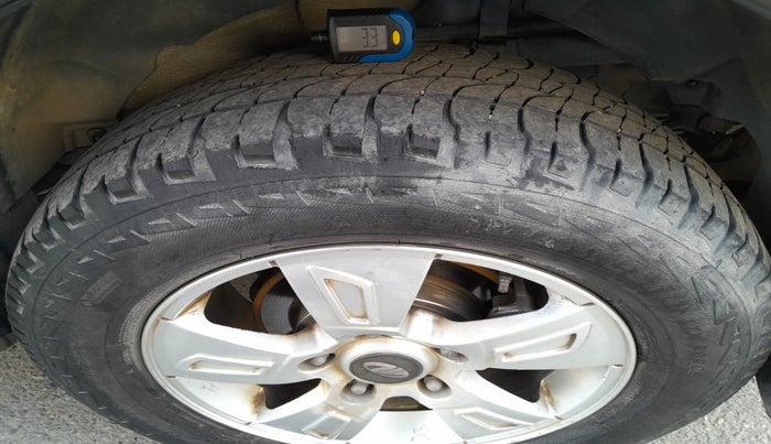 2015 Mahindra XUV500 W8, Diesel, Manual, 1,35,313 km, tyre