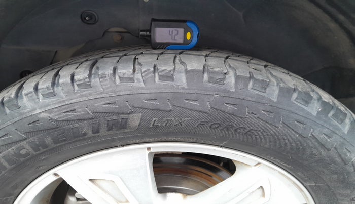 2015 Mahindra XUV500 W8, Diesel, Manual, 1,35,313 km, tyre