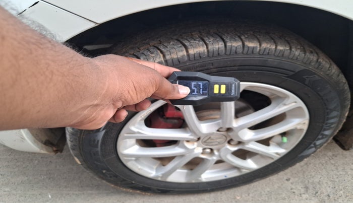 2018 Maruti Swift ZXI AMT, Petrol, Automatic, 73,301 km, tyre