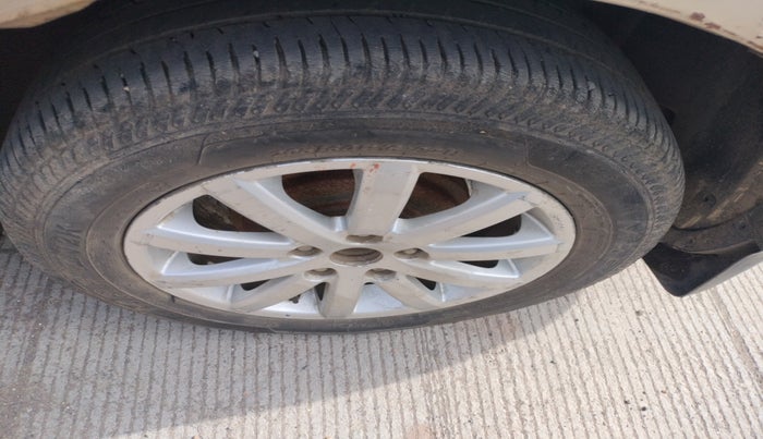 2011 Maruti SX4 ZDI, Diesel, Manual, 1,49,735 km, tyre