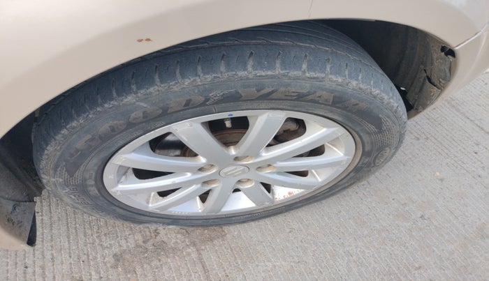 2011 Maruti SX4 ZDI, Diesel, Manual, 1,49,735 km, tyre