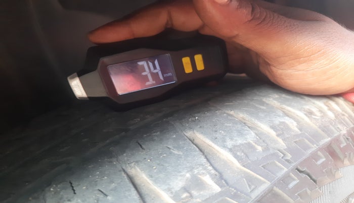 2016 Mahindra TUV300 T8 AMT, Diesel, Automatic, 87,458 km, tyre