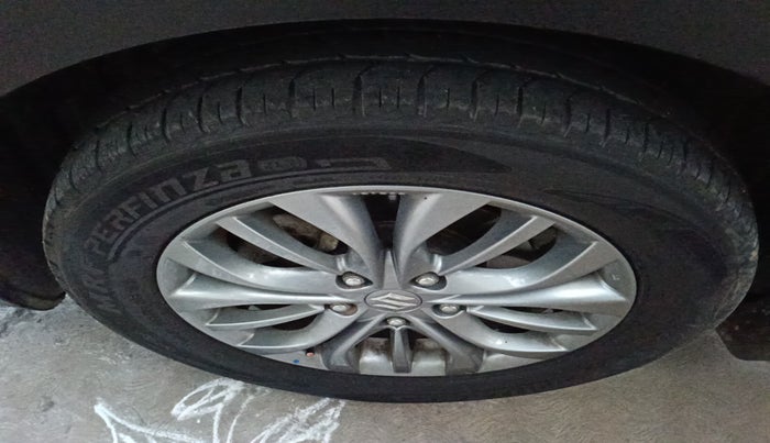 2017 Maruti S Cross ZETA 1.3, Diesel, Manual, 79,779 km, tyre