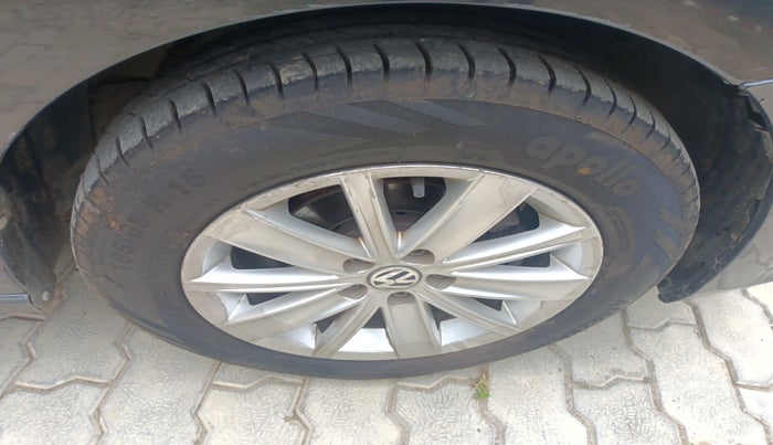 2015 Volkswagen Vento HIGHLINE DIESEL 1.5, Diesel, Manual, 88,917 km, tyre