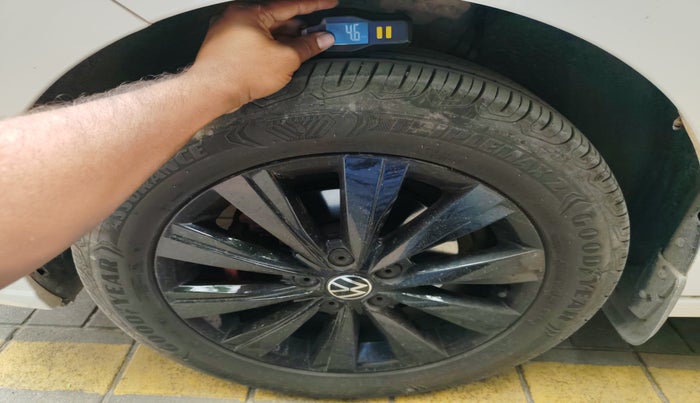 2022 Volkswagen VIRTUS HIGHLINE TSI 1.0 AT, Petrol, Automatic, 11,715 km, tyre