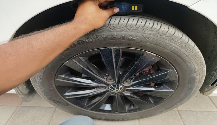 2022 Volkswagen VIRTUS HIGHLINE TSI 1.0 AT, Petrol, Automatic, 11,715 km, tyre