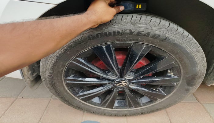 2022 Volkswagen VIRTUS HIGHLINE TSI 1.0 AT, Petrol, Automatic, 11,715 km, tyre