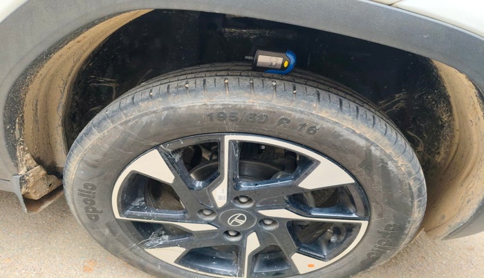 2024 Tata PUNCH Creative Dual Tone MT Sunroof, Petrol, Manual, 16,570 km, tyre
