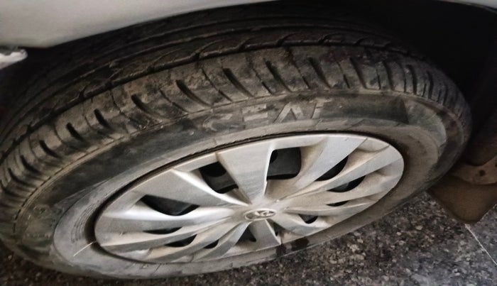 2011 Toyota Etios G, Petrol, Manual, 45,439 km, tyre