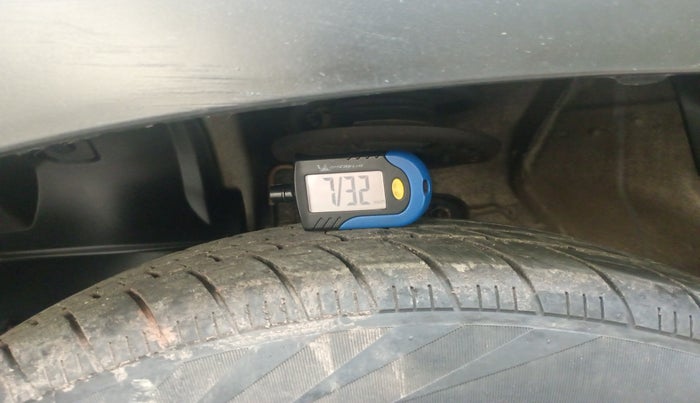 2016 Mahindra Kuv100 K8 5 STR, Petrol, Manual, 33,155 km, tyre