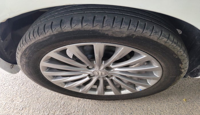 2016 Maruti Ciaz ZDI+ SHVS, Diesel, Manual, 1,03,771 km, tyre