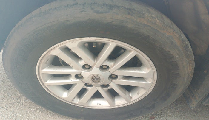 2013 Toyota Fortuner 3.0 4X2 AT, Diesel, Automatic, 2,65,815 km, tyre
