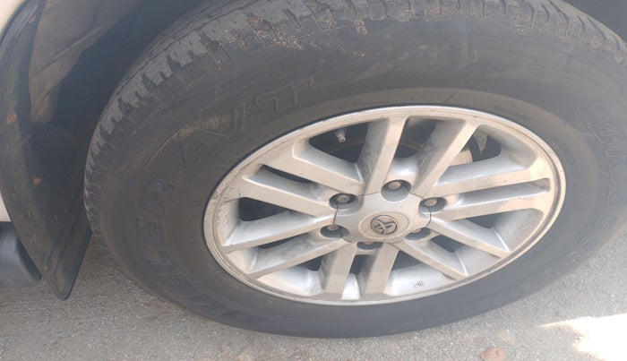 2013 Toyota Fortuner 3.0 4X2 AT, Diesel, Automatic, 2,65,815 km, tyre