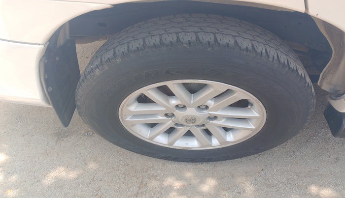 2013 Toyota Fortuner 3.0 4X2 AT, Diesel, Automatic, 2,65,815 km, tyre