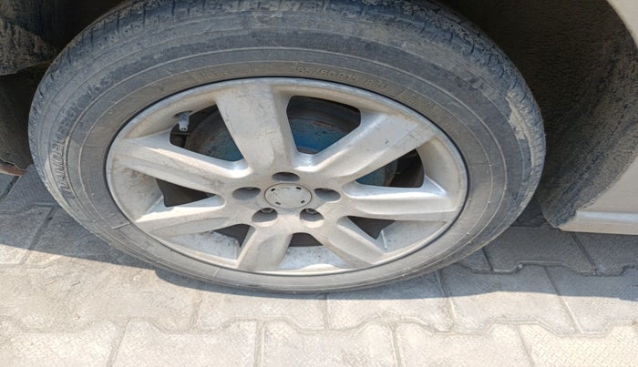 2012 Volkswagen Vento TRENDLINE DIESEL 1.6, Diesel, Manual, 1,55,198 km, tyre