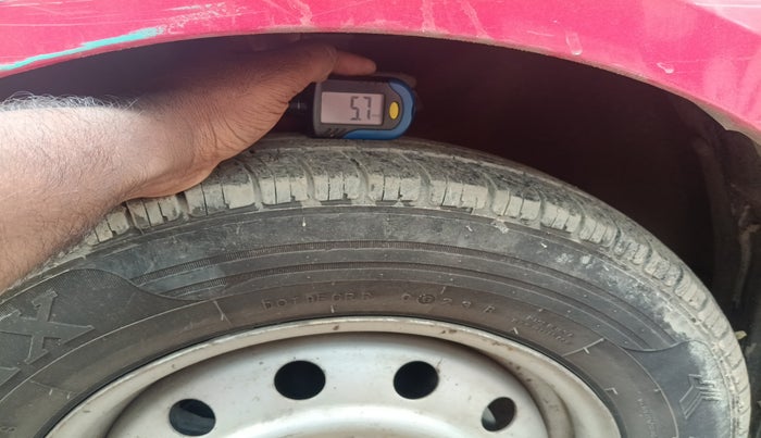 2010 Maruti Swift LDI, Diesel, Manual, 1,03,749 km, tyre