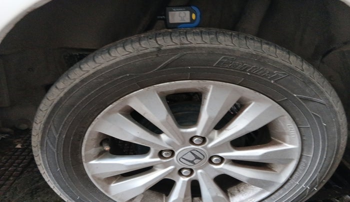 2013 Honda City 1.5L I-VTEC V MT, Petrol, Manual, 1,36,975 km, tyre