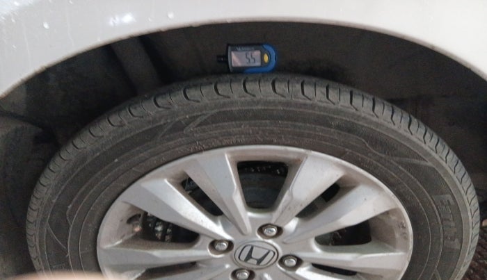 2013 Honda City 1.5L I-VTEC V MT, Petrol, Manual, 1,36,975 km, tyre