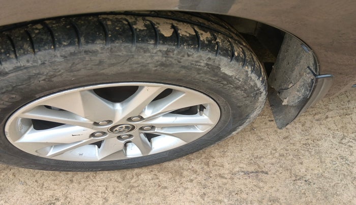 2019 Toyota Innova Crysta 2.8 GX AT 7 STR, Diesel, Automatic, 1,59,357 km, tyre