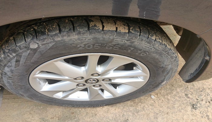 2019 Toyota Innova Crysta 2.8 GX AT 7 STR, Diesel, Automatic, 1,59,357 km, tyre